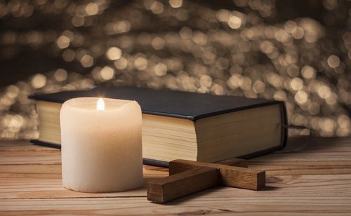 Bibel und Kreuz