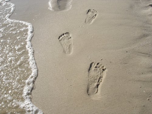 Fussspuren im Sand